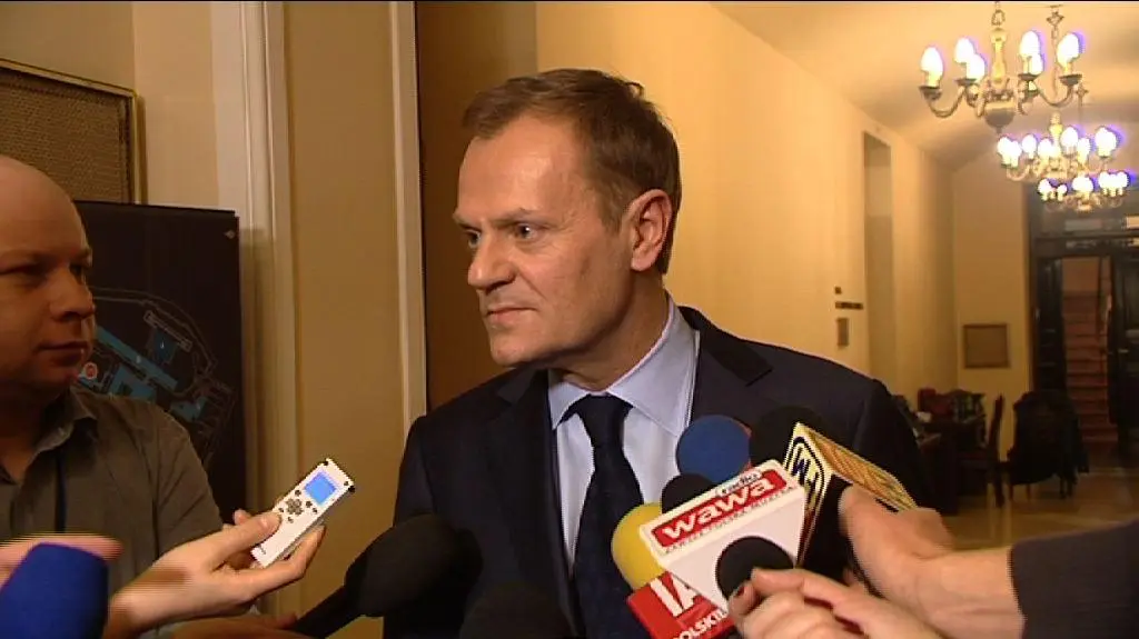 Premier o bulwersujących premiach
