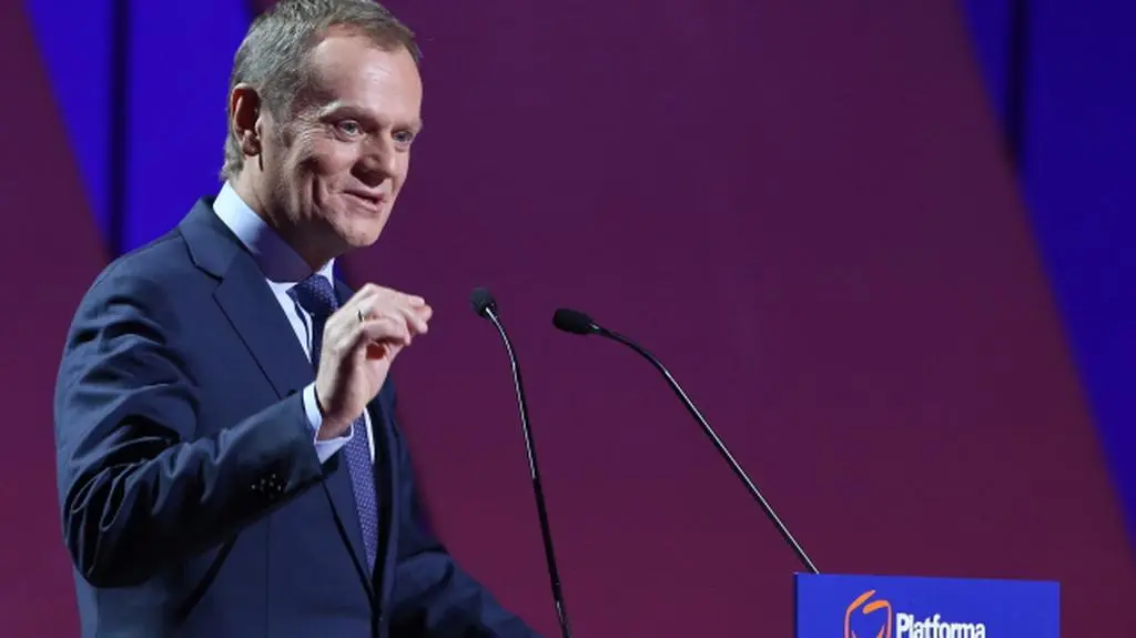 Premier o "dorabianiu się" na polityce
