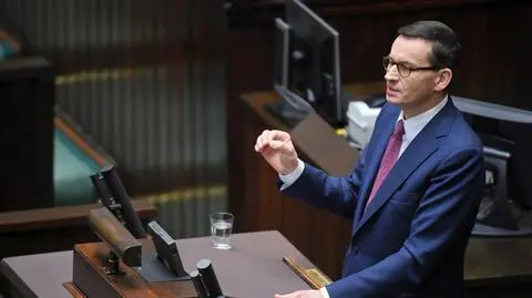 Premier przemawiał, marszałek Witek upomniała go dwa razy