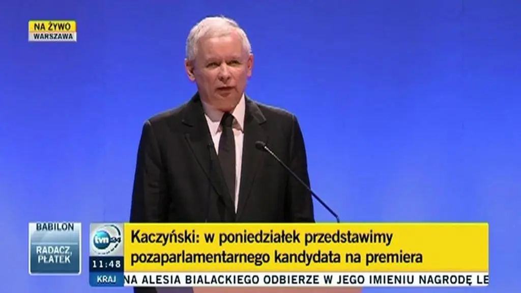 Prezes PiS odśpiewuje hymn