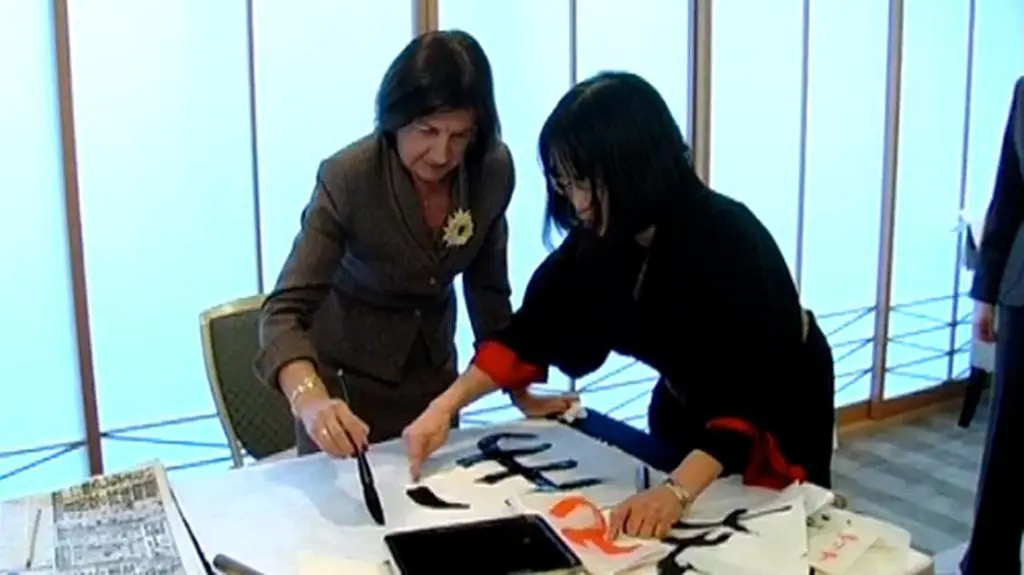 Prezydentowa kaligrafuje