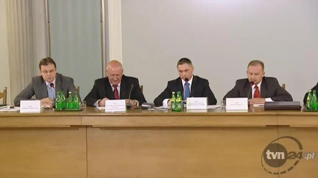Prokurator Engelking przed komisją