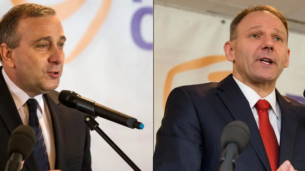 Protasiewicz i Schetyna uścisnęli sobie ręce po ogłoszeniu wyników