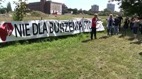 Protest przeciwko burzeniu stoczniowych budynków