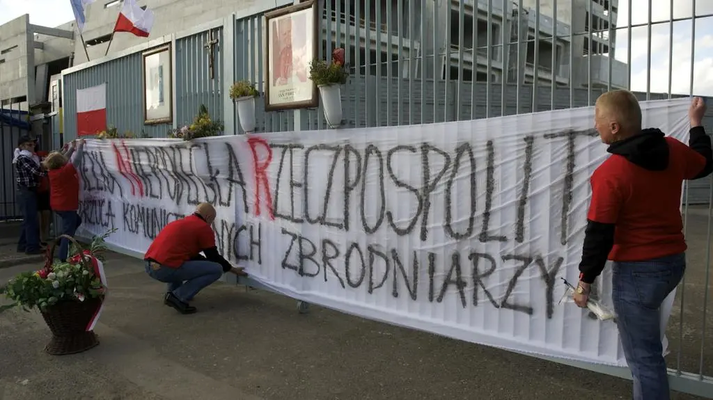 Protest przed Stocznią Gdańską