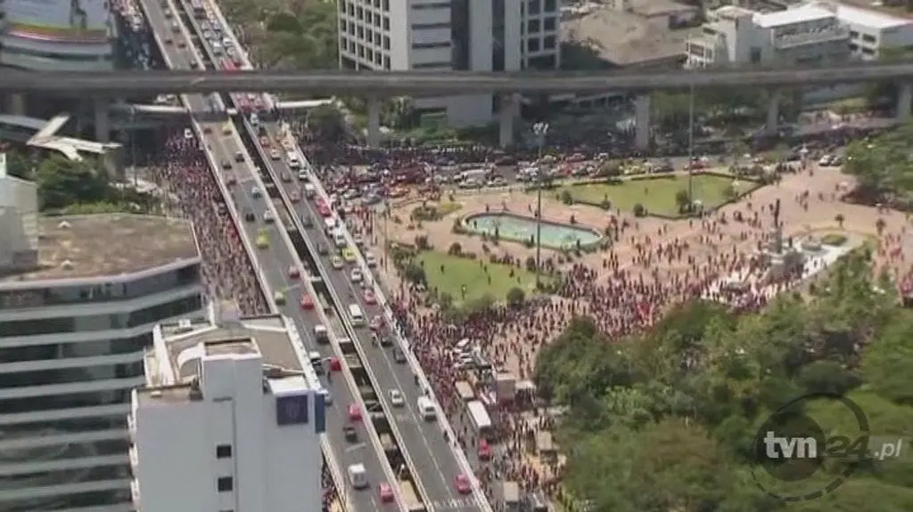 Protest wylewa się na ulice (Reuters)