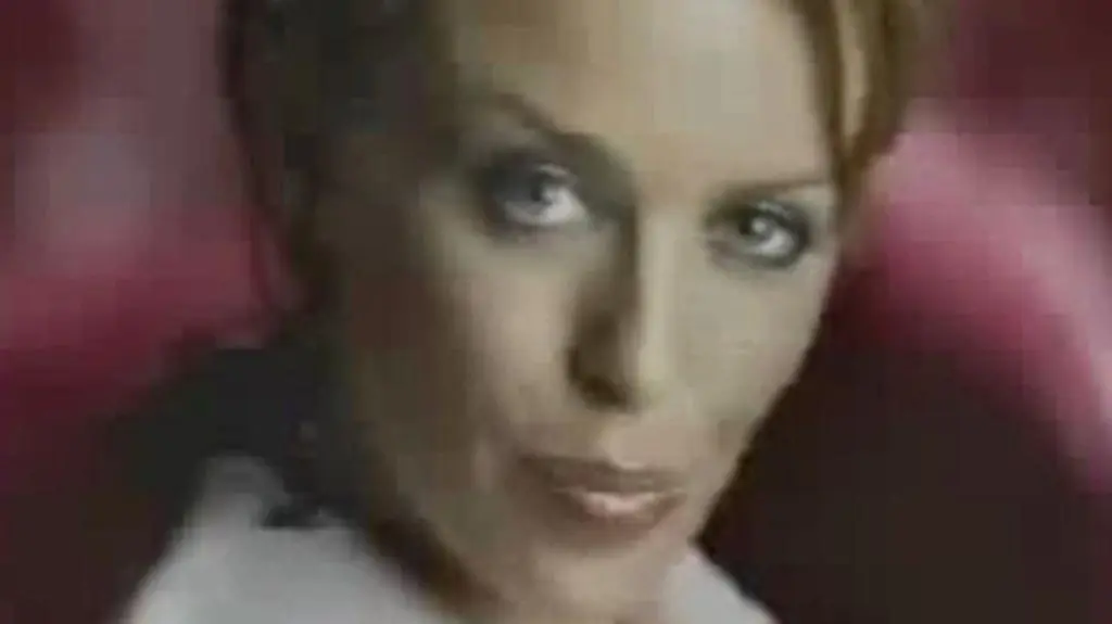 Prowokacyjna reklama z Kylie Minogue (Youtube)