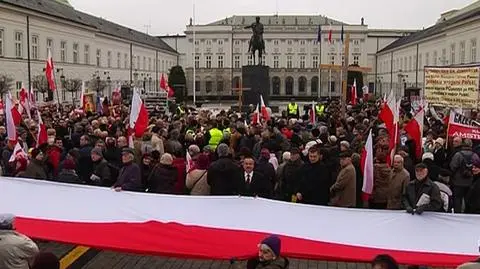 Przed Pałacem odczytano nazwiska wszystkich ofiar katastrofy