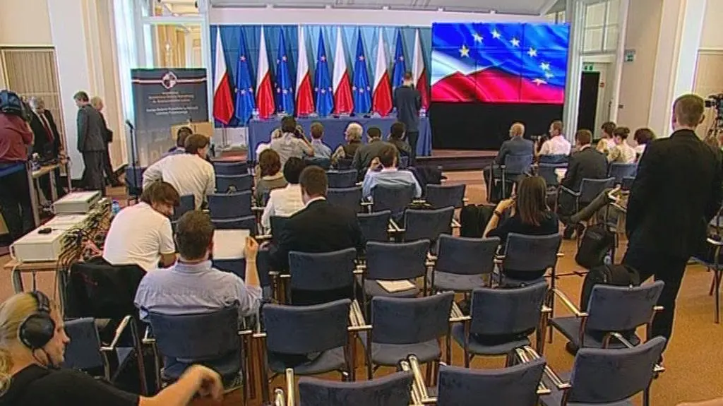 Przed rozpoczęciem prezentacji raportu (TVN24)