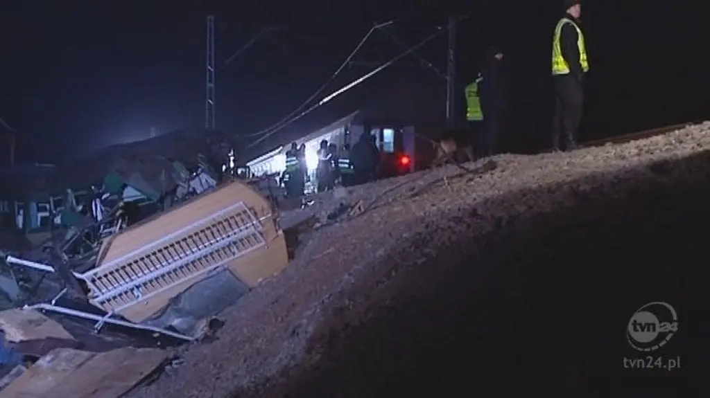 Przejazd pociągu Intercity "Sawa" przez Szczekociny