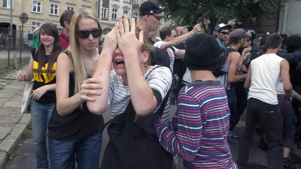 Przepychanki policji i anarchistów