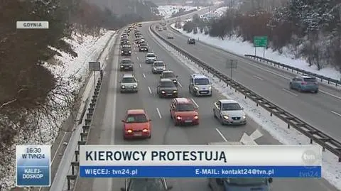 Przez obwodnicę trójmiejską przejeżdża trzecia kawalkada aut (TVN24)