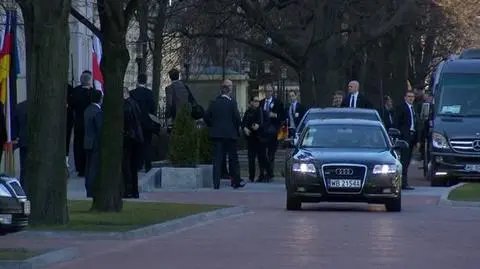 Przyjazd Angeli Merkel przed kancelarię premiera 