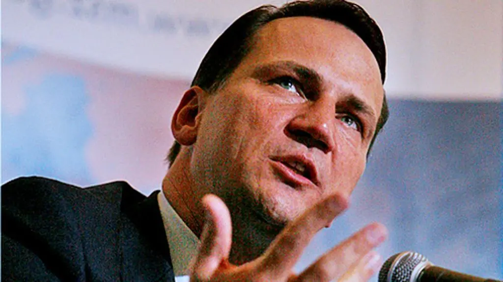 Radosław Sikorski: Decyzja polskiego rządu w sprawie Kosowa nie mogła być inna