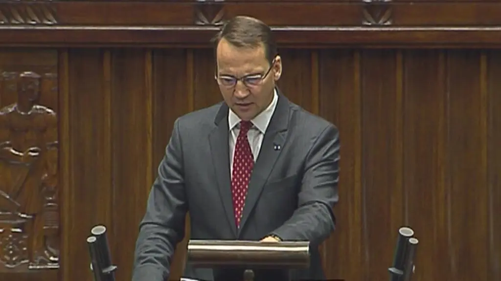 Radosław Sikorski przekonuje parlamentarzystów do swojej kandydatury 