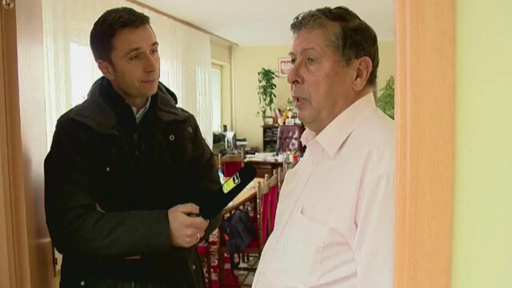 Ranny łoś przeszedł 50 metrów. Gmina mu nie pomoże, bo wylądował w prywatnym lesie