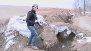 Reporter tvn24 na linii umocnień wokół Mariupola: jest względnie spokojnie
