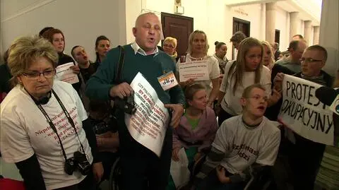 Rodzice zapowiadają, że są gotowi zostać w gmachu Sejmu 
