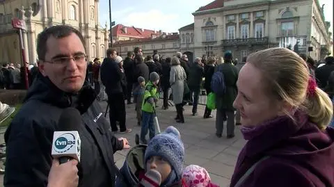 Rodziny na obchodach Święta Niepodległości
