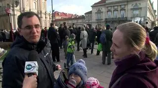 Rodziny na obchodach Święta Niepodległości