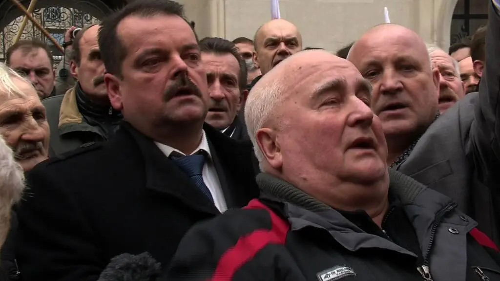 Rolnicy odśpiewali "Rotę" przed ministerstwem