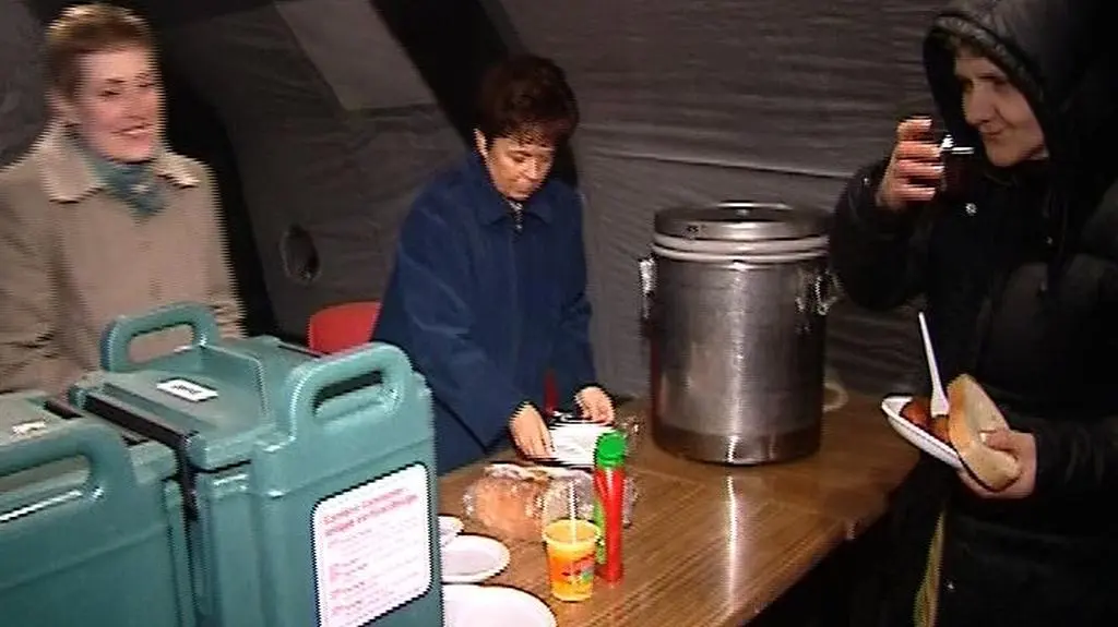 Rozpoczęto wydawanie gorących posiłków