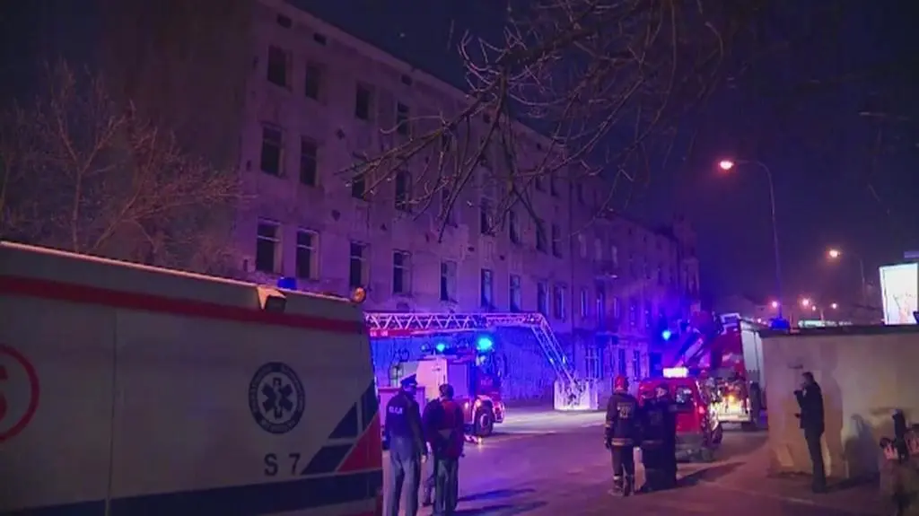 Runęły stropy w łódzkiej kamienicy