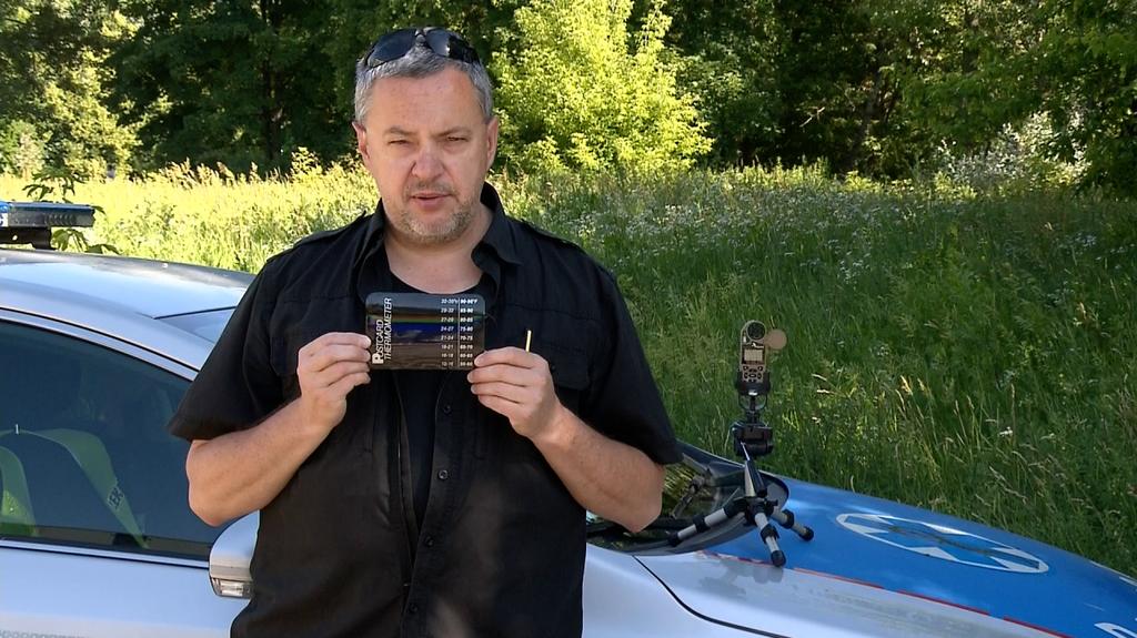 Samochód w upale jak mikrofalówka.  "Parszywa śmierć, jakby przycisnęła skała"