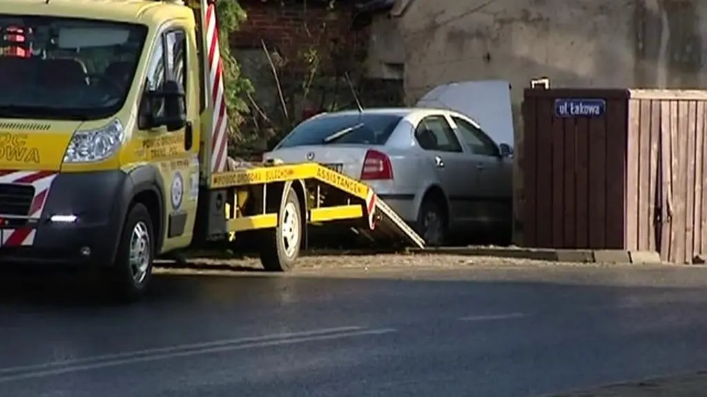 Samochód wjechał w płot