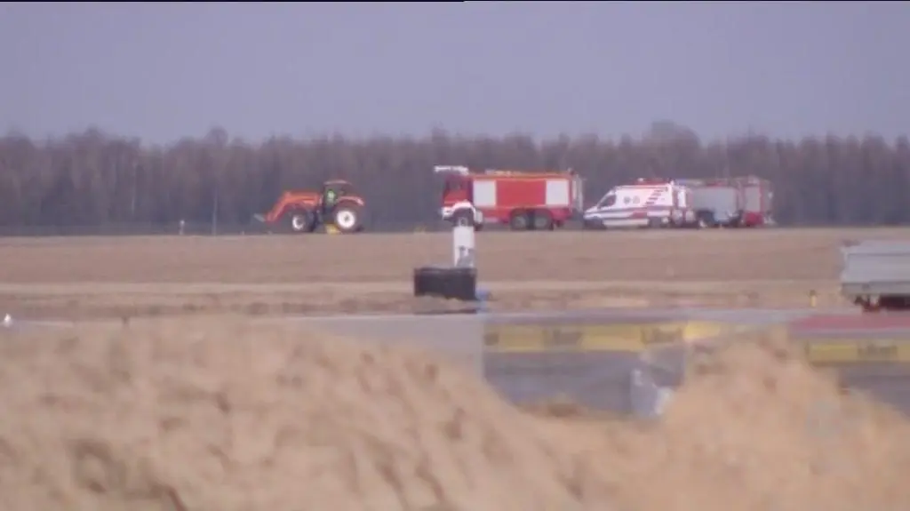 Samolot spalił paliwo przed lądowaniem (TVN24)
