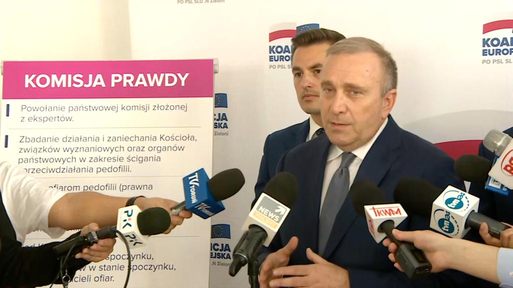 Schetyna: jesteśmy zdeterminowani, żeby przekonać premiera do informacji na temat jego majątku