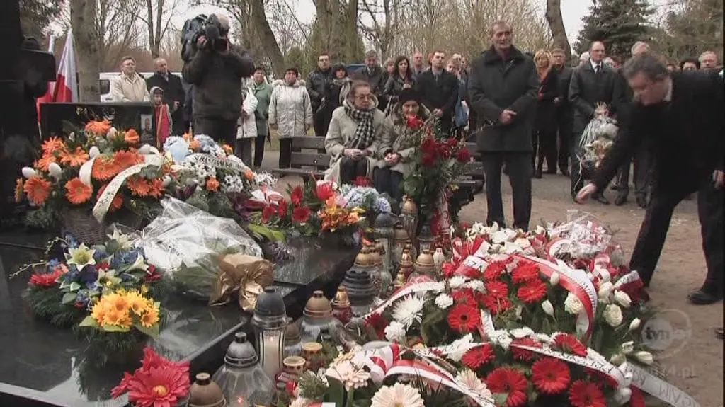 Schetyna: Obchody powinny przebiegać z dala od polityki  (TVN24)