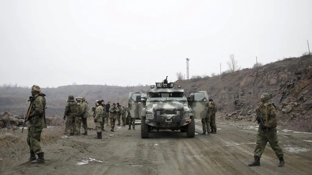 Separatyści wzmacniają pozycje, ściągają grady  i goździki. Nie rezygnują z debalcewskiego kotła