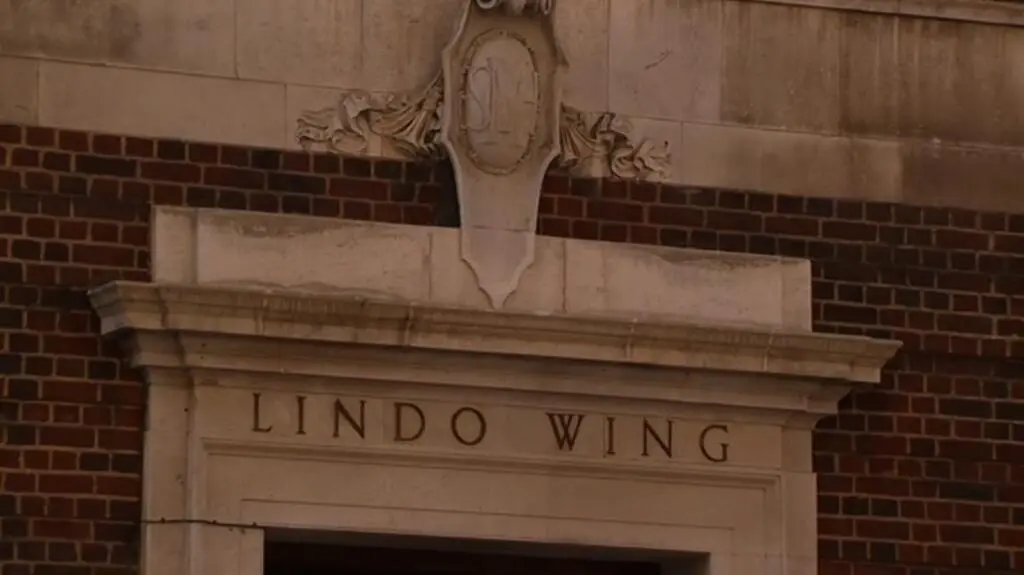 Setki osób pod szpitalem Św. Marii