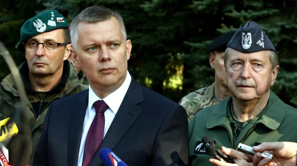 Siemoniak o sprzedaży broni: raczej nie dmuchnięto na zimne