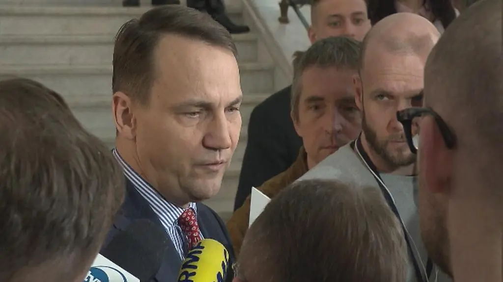 Sikorski: Przeszkolenie wojskowe dla chętnych posłów 