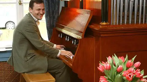 Sikorski uzupełnił oświadczenie majątkowe. Chodzi o zabytkowe organy?