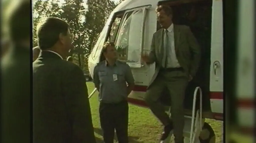 Siwiec całuje ziemię (1997 r.)