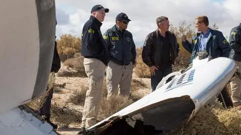 Śledczy badają wrak SpaceShipTwo