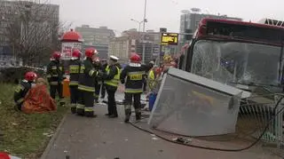 Służby pracują na miejscu wypadku we Wrocławiu