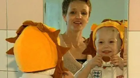 Spłonął im dom. Przyjaciele przyszli z pomocą