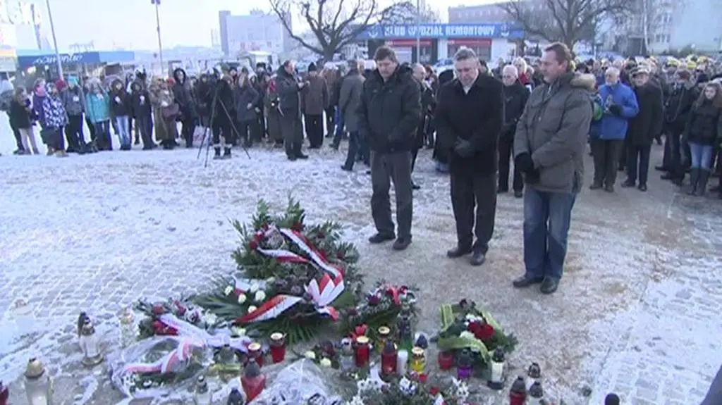 Stoczniowcy oddają hołd pomordowanym