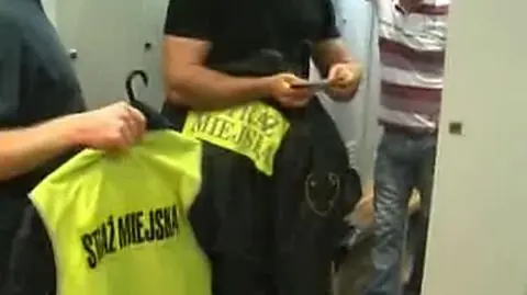 Strażnicy miejscy darowali mandaty w zamian za łapówki
