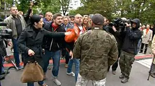 Szarpanina na Powązkach. Starli się zwolennicy i przeciwnicy generała
