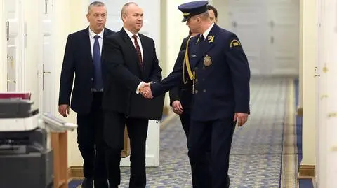 Szef CBA zawiadamia o możliwości popełnienia przestępstwa. "Ujawnienie informacji niejawnych"