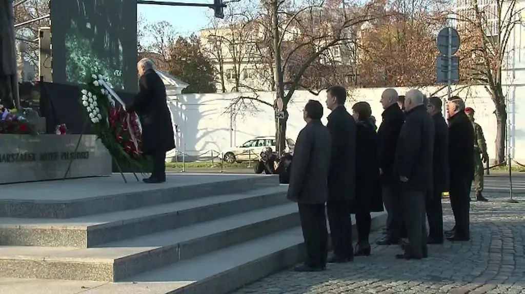 Szef PiS złożył wieniec pod pomnikiem Marszałka Piłsudskiego