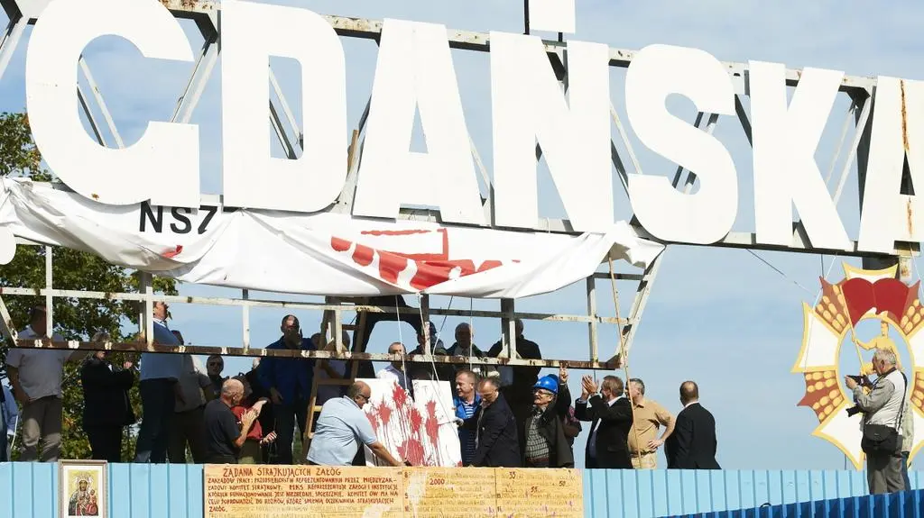 Szef "Solidarności" odciął napis "im