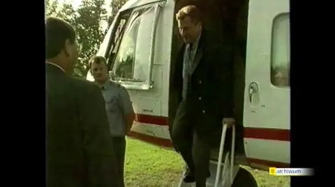 Sztab wyborczy Mariana Krzaklewskiego upublicznił nagranie wideo, na którym Marek Siwiec zachowuje się jak papież (2000r.) 