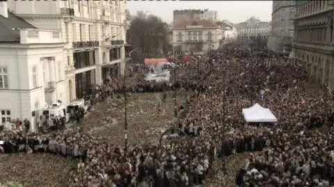 Tak Polacy odprowadzali Prezydenta RP do Pałacu (TVN24)