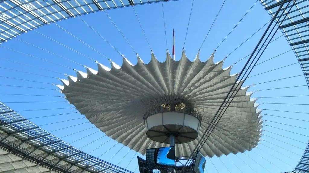 Tak się rozkłada dach Narodowego